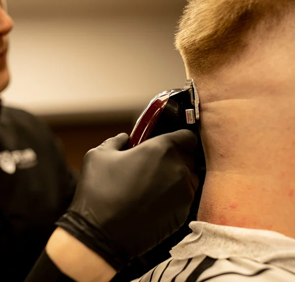 Trimming the neckline with a trimmer